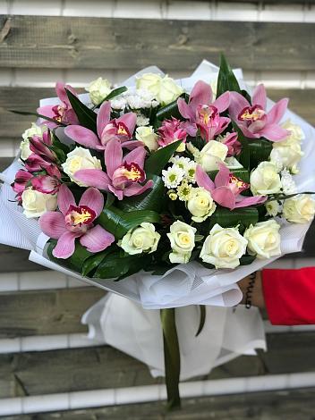 Букет цветов из: Розы и Хризантемы в Струбково