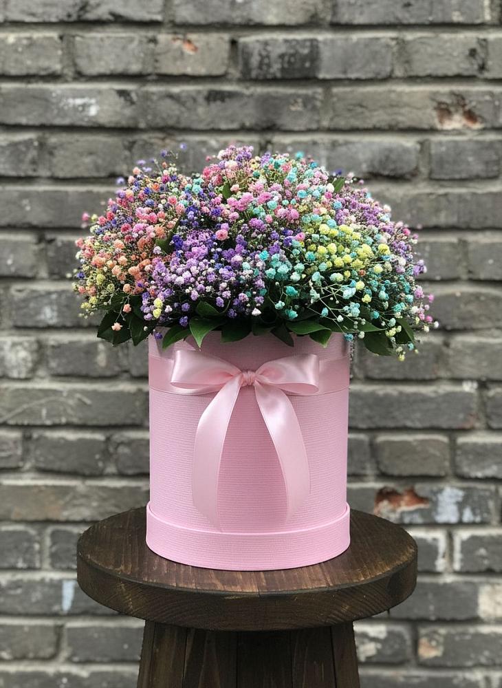 Цветочная композиция из Гипсофила и Розы в шляпной коробке в Струбково