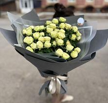 Букет Белые кустовые розы Солинеро в Струбково