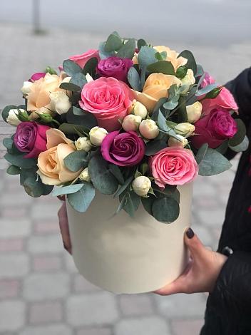 Цветочная композиция из Розы в шляпной коробке в Струбково