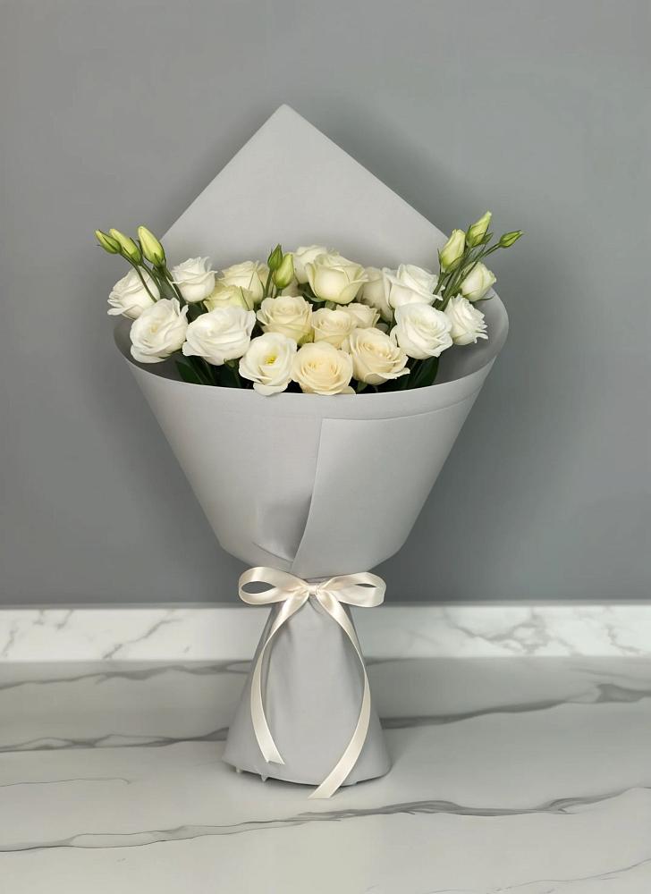 Букет цветов из: Розы и Лизиантусы в Струбково