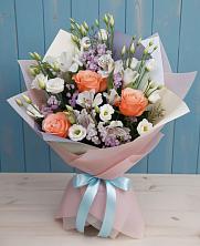 Букет цветов из:  Лизиантусы, Розы, Альстромерии и Гипсофила в Струбково