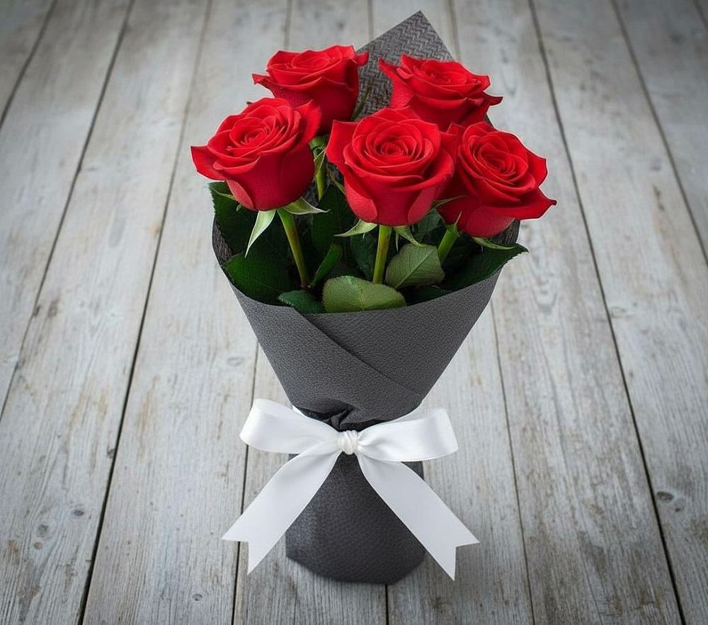 Букет 5 Красных роз Эдлесс Лав в Струбково