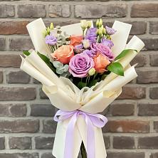 Букет цветов из:  Лизиантусы и Розы в Струбково