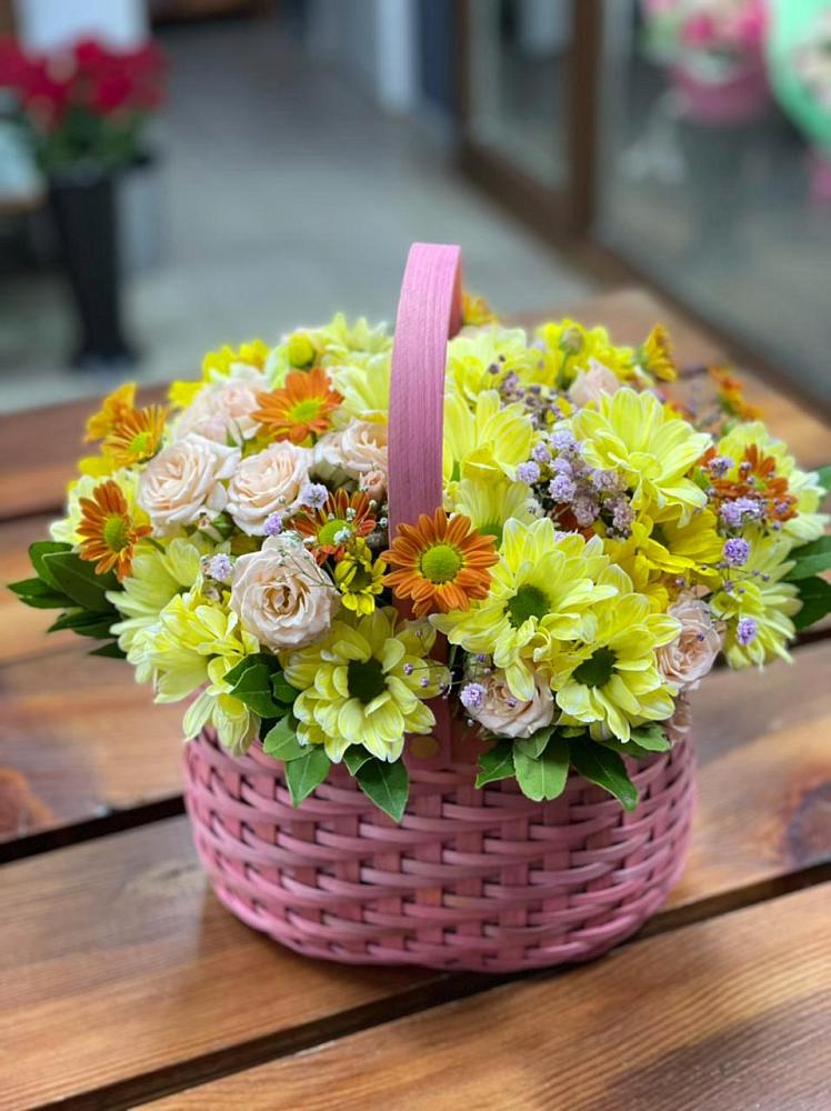 Цветочная композиция из Хризантемы и Розы в корзине в Струбково