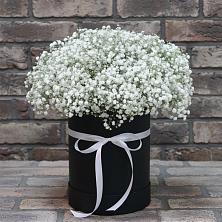 Цветочная композиция из Гипсофила в шляпной коробке в Струбково