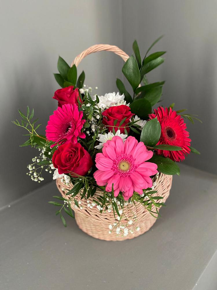 Цветочная композиция из Розы, Хризантемы и Герберы в корзине в Струбково