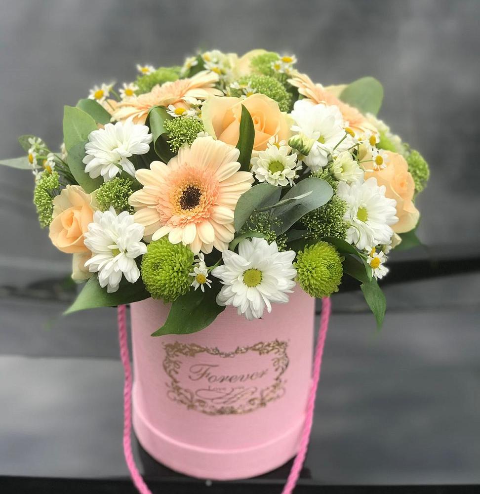 Цветочная композиция из Розы, Герберы и Хризантемы в шляпной коробке в Струбково